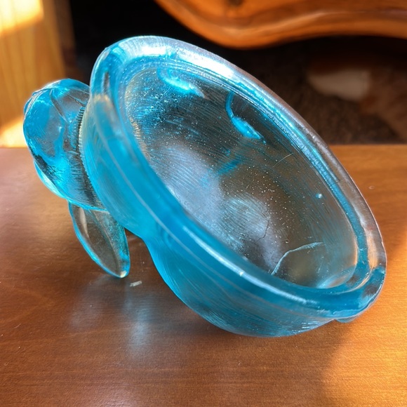 Blue glass bunny vintage box teal blue Easter spring antique cut pressed glass - Picture 8 of 15